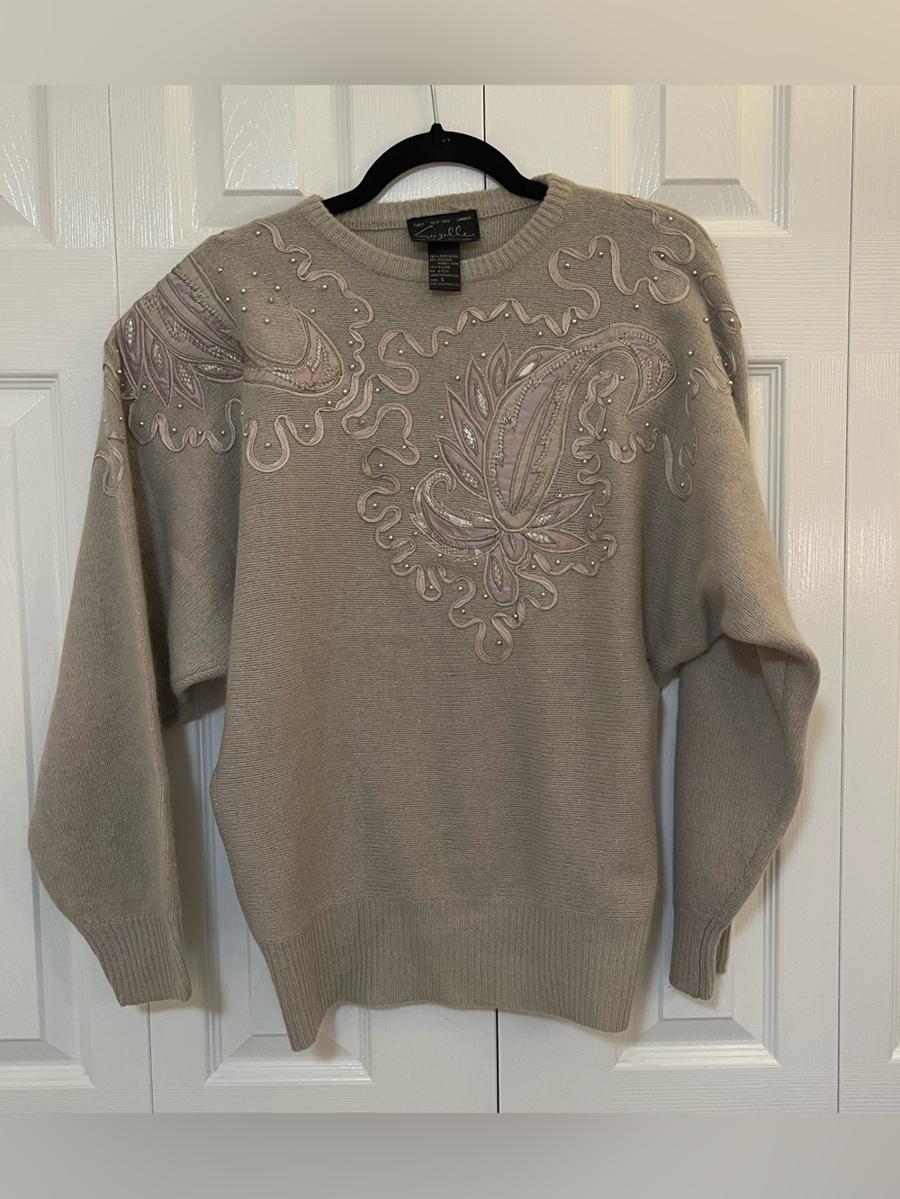 VTG Suzelle Embellished Cream Paisley Sweater